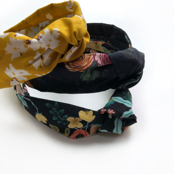 Passe pour cheveux Fleurs Rosettes fond noir